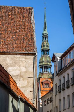 Eski bir kasaba mimarisinin manzarası