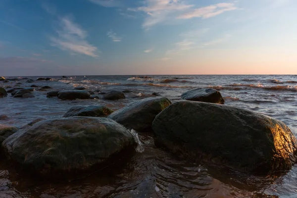 Πέτρες Στην Ακτή Της Θάλασσας — Φωτογραφία Αρχείου