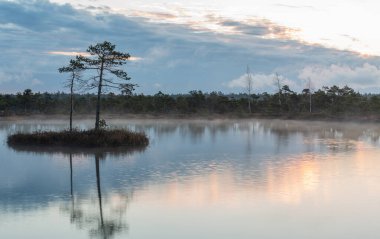 nehir üzerinde güzel gün batımı 
