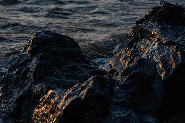 Costa Rochosa Mar Amanhecer Por Sol Sobre Mar — Fotografia de Stock