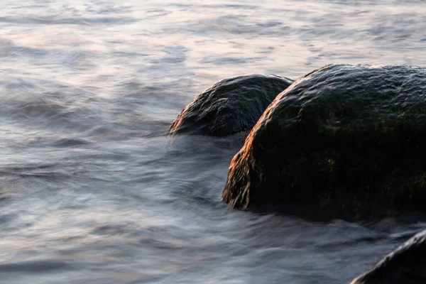 Камни Морской Воде — стоковое фото