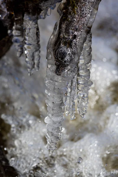 Eiszapfen Auf Dem Fluss — Stockfoto