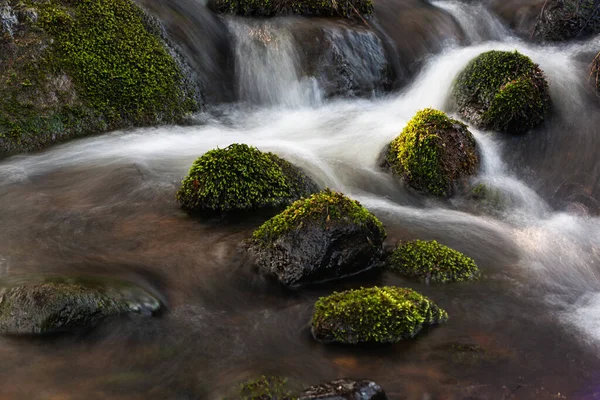 Acqua Nel Torrente Montagna — Foto Stock