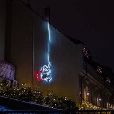 Sokakta yılbaşı ışıkları