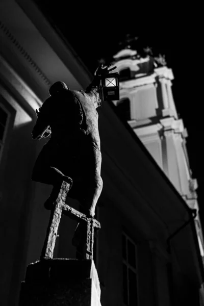Male Sculpture Street Light Urban Environment Black White — Fotografia de Stock