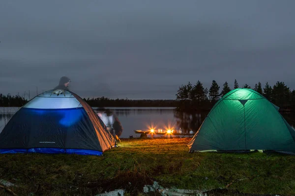 Kampeertent Aan Het Meer — Stockfoto