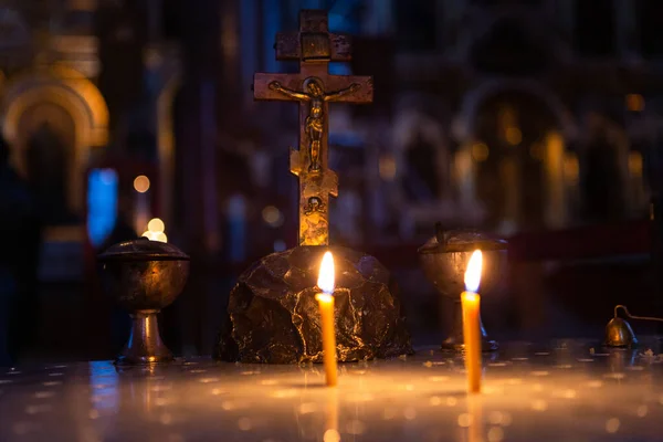 Velas Encendidas Iglesia Imagen De Stock