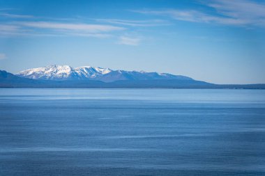 Amerika Birleşik Devletleri 'ndeki Yellowstone Ulusal Parkı' ndaki bir yol gezisi sırasında manzara