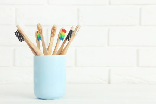 Toothbrushes Cup Brick Wall Background — Stock Photo, Image