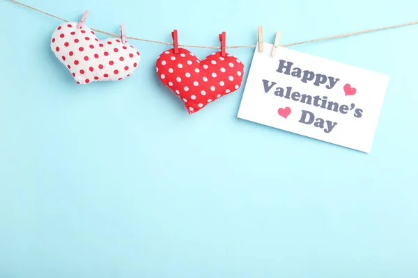 Stoffherzen Und Papier Mit Text Happy Valentines Day Hängen Seil — Stockfoto