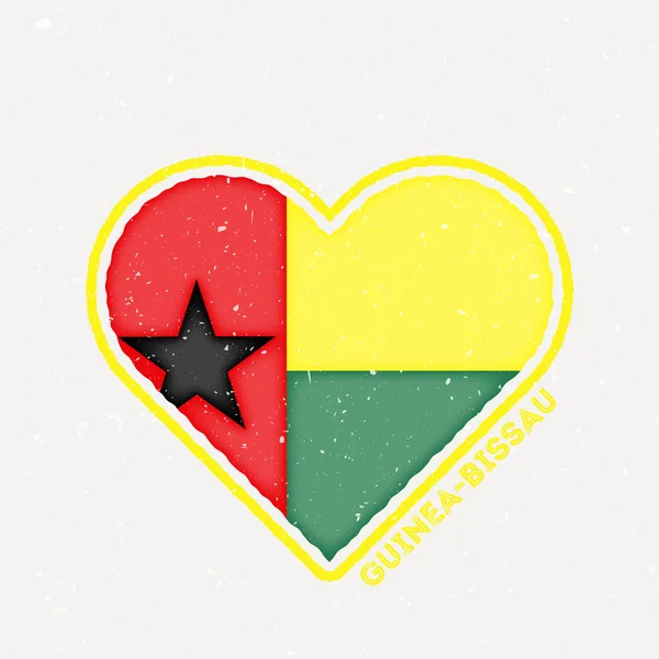 ギニアビサウ心臓フラグバッジ ギニアビサウのロゴは グランジ感があります 国の中心部の形の旗 ベクターイラスト — ストックベクタ
