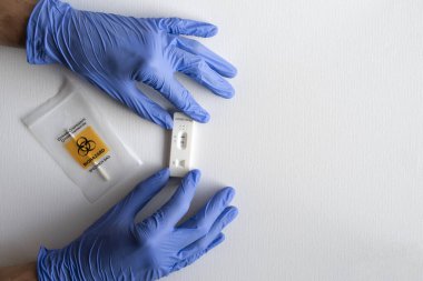 covid19 test, eller koruyucu eldivenler, metin için boşluk