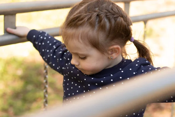 Little Beautiful Girl Braided Pigtails Has Fun Uneven Bars Park — Stockfoto