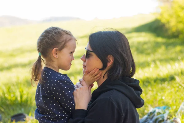 Mom Sunglasses Her Little Daughter Pigtails Have Fun Meadow Sunset — 스톡 사진