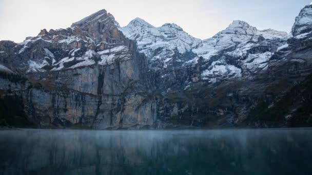 Letní Ranní Timelapse Jezera Oeschinen Švýcarských Alpách Kandersteg Švýcarsko — Stock video