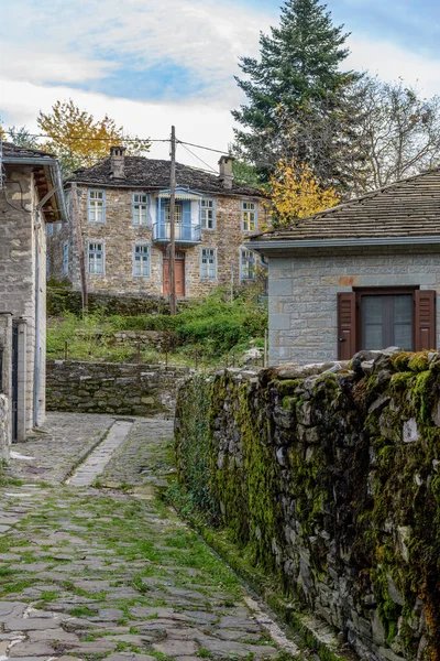 Pitoresca Aldeia Tsepelovo Durante Temporada Outono Com Seus Edifícios Pedra — Fotografia de Stock