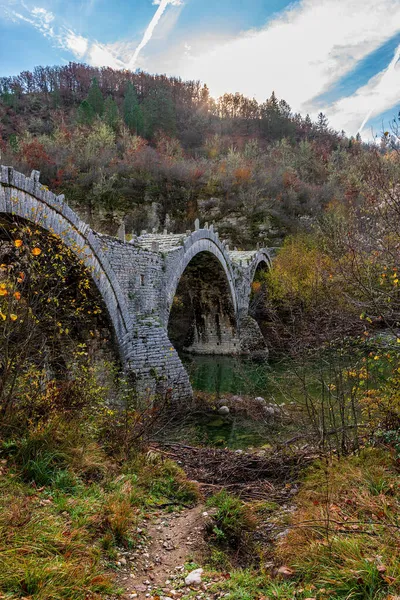 Kalogeriko Plakida Starý Obloukový Kamenný Most Během Podzimní Sezóny Nachází — Stock fotografie