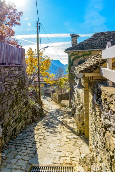 Traditionell Arkitektur Stengata Höstsäsongen Den Pittoreska Byn Mikro Papigo Epirus — Stockfoto