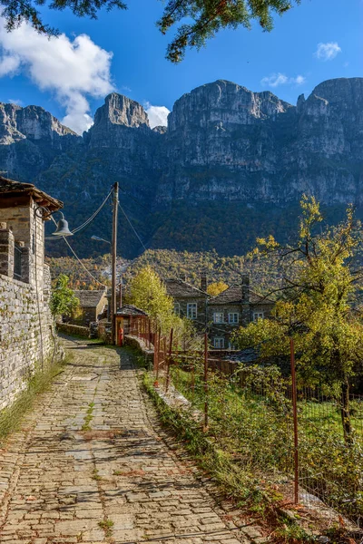 Παραδοσιακή Αρχιτεκτονική Ένα Πέτρινο Δρόμο Κατά Διάρκεια Της Φθινοπωρινής Περιόδου — Φωτογραφία Αρχείου