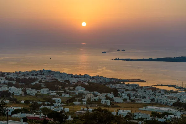 Panorama Západ Slunce Pohled Záliv Vesnice Parikia Tradičními Bílými Domy — Stock fotografie