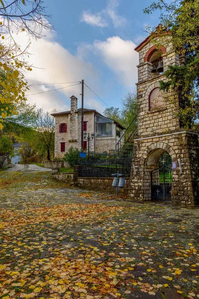 Παραδοσιακή Αρχιτεκτονική Ένα Στενό Πέτρινο Δρόμο Κατά Διάρκεια Της Φθινοπωρινής — Φωτογραφία Αρχείου