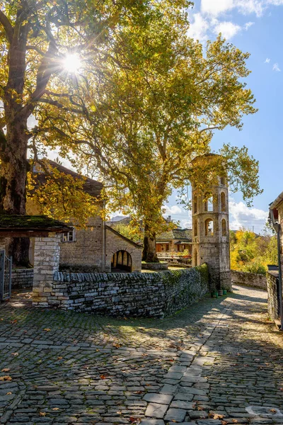 Tradiční Architektura Kamenné Ulici Během Podzimní Sezóny Malebné Vesnici Papigo — Stock fotografie