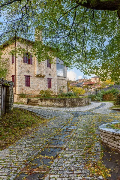 Traditionelle Architektur Einer Engen Steinstraße Während Der Herbstsaison Malerischen Dorf — Stockfoto