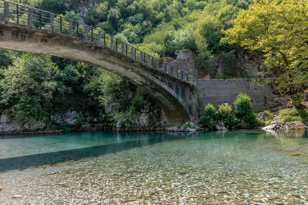 Vue Sur Rivière Voidomatis Avec Les Célèbres Eaux Claires Pont — Photo