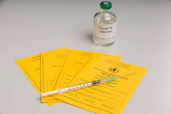 Certificate Internaționale Vaccinare Seringă Vaccin Covid — Fotografie, imagine de stoc