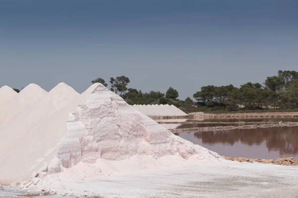 Produção Sal Água Mar Salina Colinas Sal Uma Área Salina — Fotografia de Stock