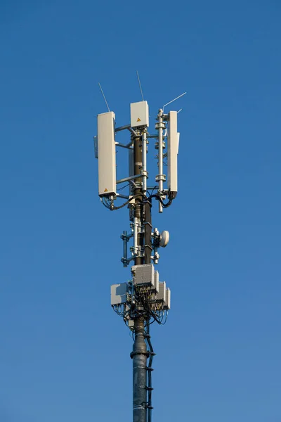 Close Antenna Mast Mobile Radio Communications Front Blue Sky — Stock Photo, Image