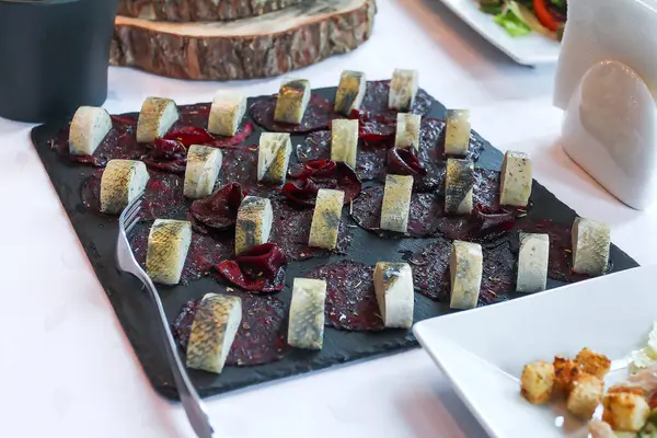 doldurulmuş turna balığı pişmiş pancar