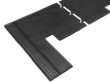 Arabada lastik paspaslar var.