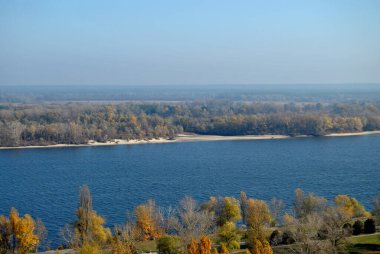 Altın sonbahar nehri Dinyeper Kaniv Ukrayna