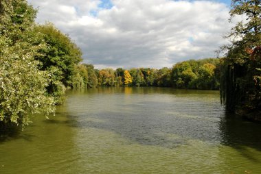Nehir parkı doğası Sonbahar bulutları