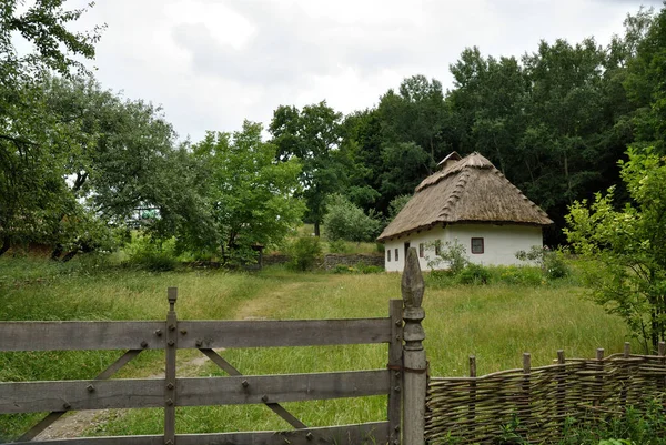 Ukrayna Köyündeki Eski Mazanka Evi — Stok fotoğraf