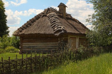 teneke kaplı tarihi Ukrayna evi