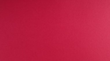 Evine hoş geldin. Kırmızı arkaplanda harf ve metin taşınıyor