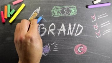 Damga. Tebeşirle boyanmış bir yazı tahtası.