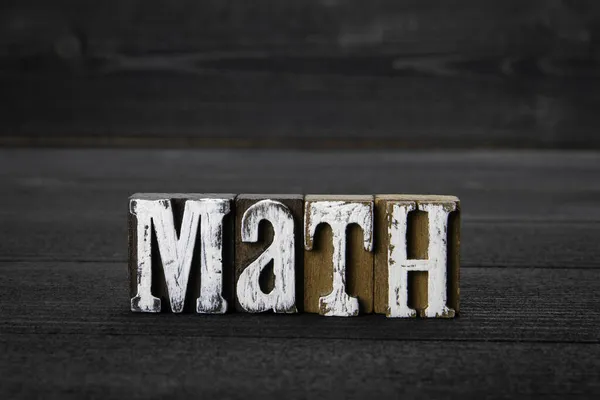 Matemáticas. Educación, habilidades y concepto de ciencia y física. Palabra sobre un fondo de madera —  Fotos de Stock