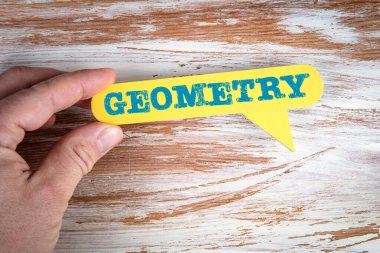 Geometri. Sarı konuşma balonu bir erkeğin ellerinde