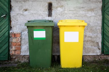 Atık toplama konteynırları. Temiz çevre ve planlama.