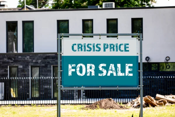 Home Sale Real Estate Sign Economic Crisis Investment — Foto de Stock