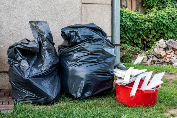 Black Garbage Bags Wall Building Garbage Collection — Stock Photo, Image