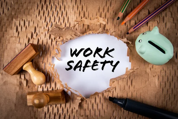 仕事の安全 段ボール原紙及び事務用品 — ストック写真