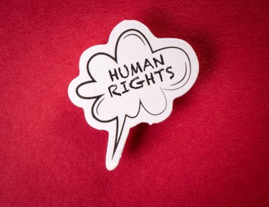 İnsan Hakları. Kırmızı arkaplanda metin içeren konuşma balonu.