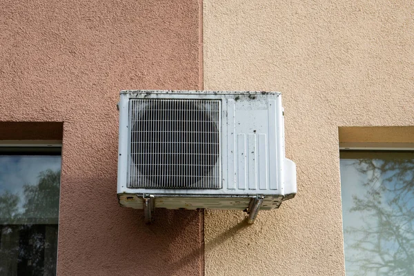 Κλιματιστικό Ένα Σπίτι Κατοικιών Κατανάλωση Και Κόστος Ηλεκτρικής Ενέργειας — Φωτογραφία Αρχείου