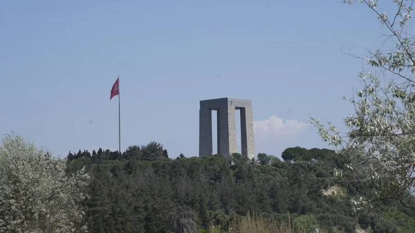 Gelibolu Yarımadası Şehitleri Anıtı
