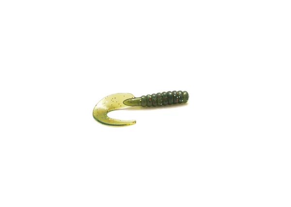 一只绿色 虫状的钓饵或卷曲的尾巴 在白色背景上隔离 卷曲尾巴 带有圆形软硬塑料体和卷曲的细尾 找回后会扭动 — 图库照片
