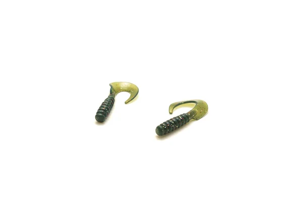 Dos verde amarillo rojo escamas cola rizada larvas señuelo de plástico durable aislado en blanco — Foto de Stock